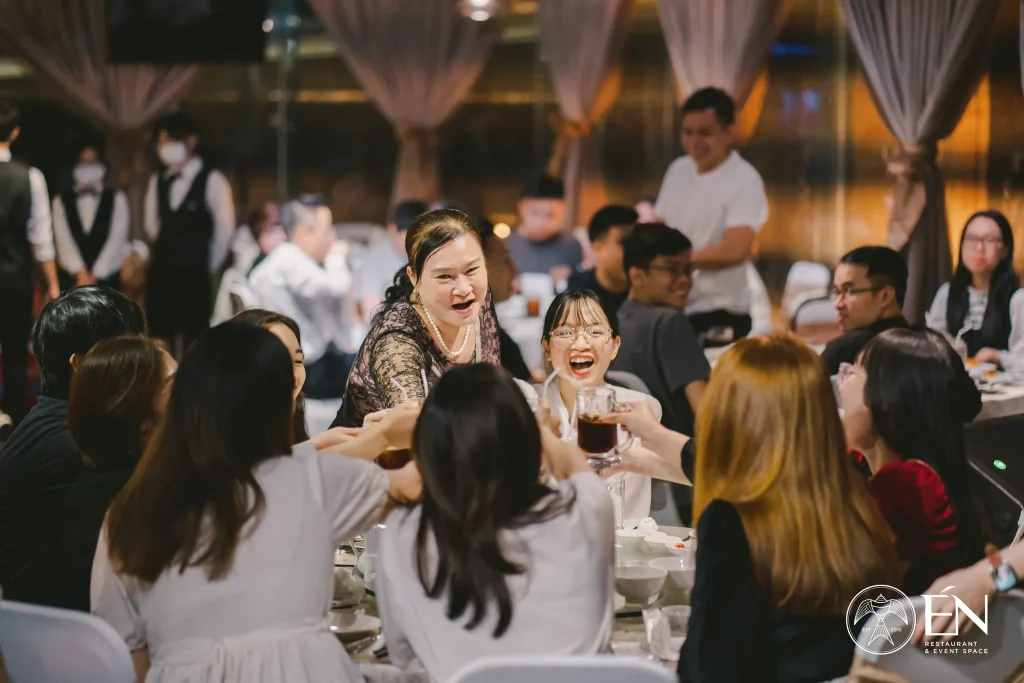 Én có nhiều gói ưu đãi hấp dẫn dành cho tiệc tất niên